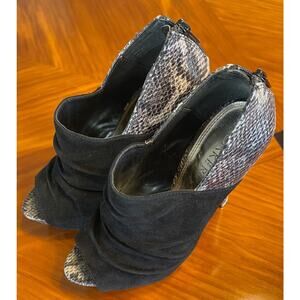 Bakers Women's Holli Black Sued Snake Print Peep Toe Platofrm Shoes 6.5M A+